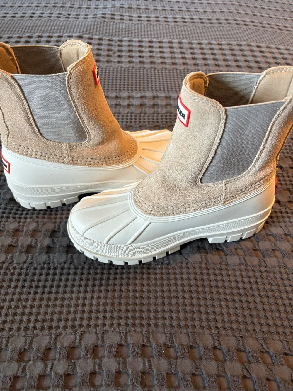 GREAT CONDITION! Hunter women’s Beige Suede and White Waterproof Duck Boots